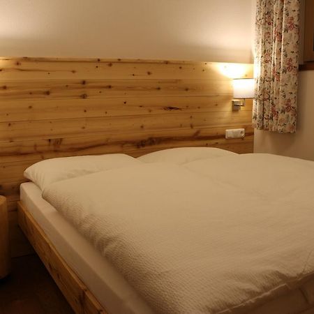 Ferienwohnungen Falch Simone Sankt Anton am Arlberg Habitación foto