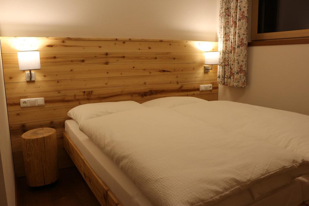 Ferienwohnungen Falch Simone Sankt Anton am Arlberg Habitación foto